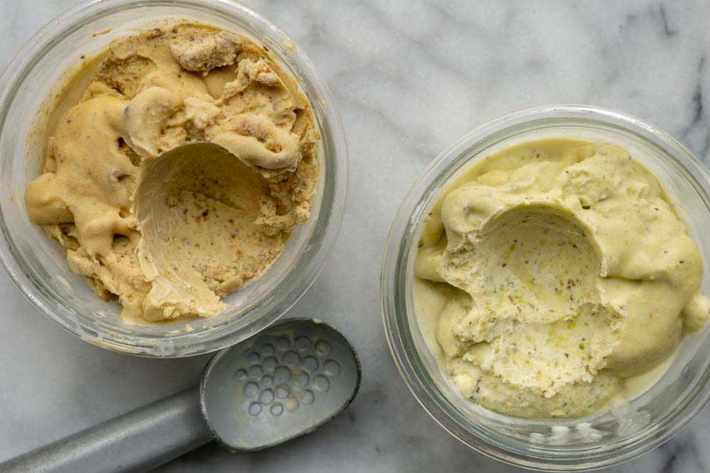 helado de pistacho crudo vs tostado (izquierda)