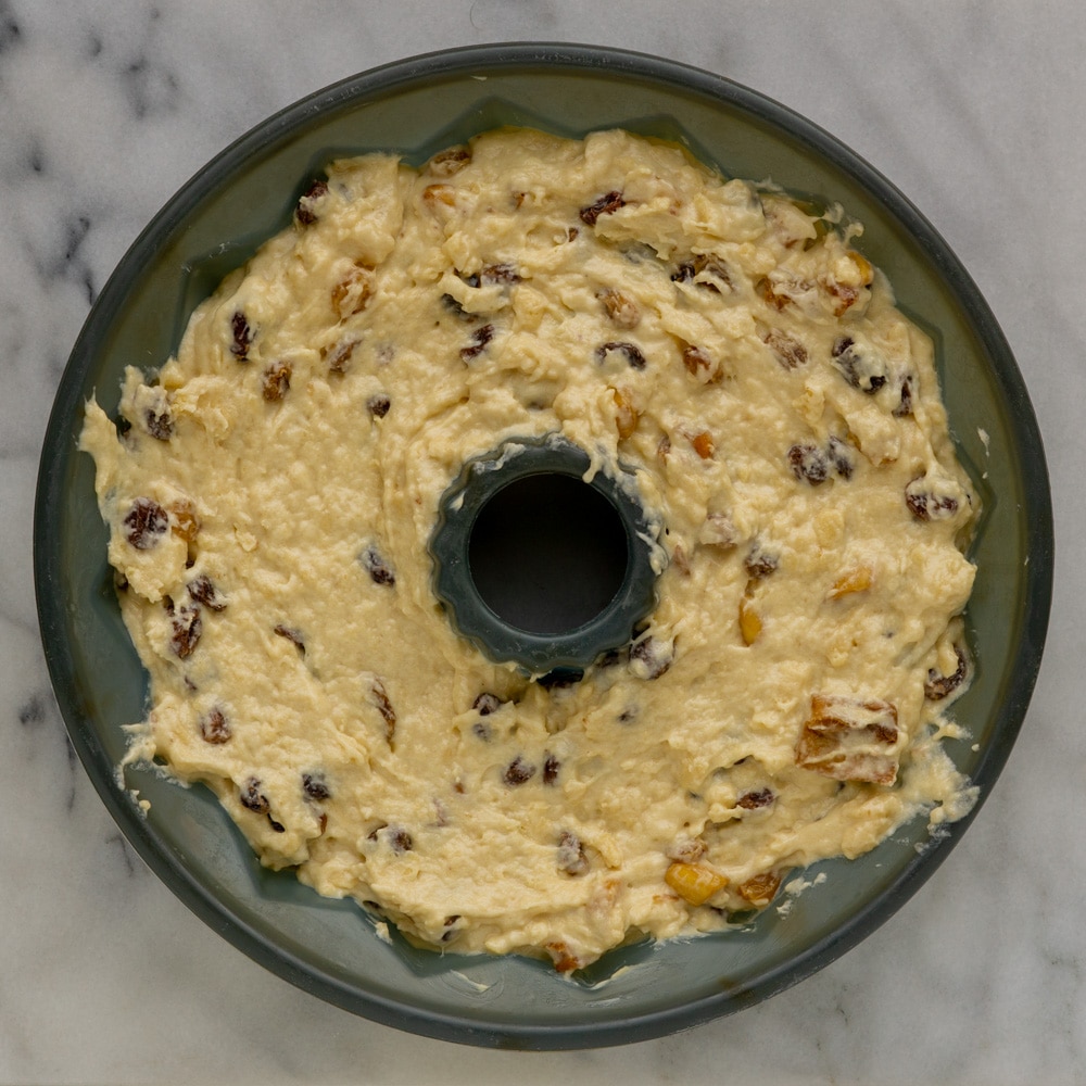 masa de pastel de levadura en lata para prueba